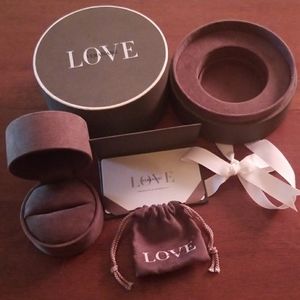 Vera Wang engagement ring box set